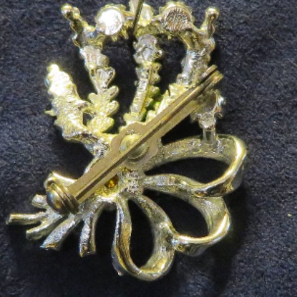 Scottish Lucky White Heather Enamel & Rhinestones Brooch (774) - Picture 3 of 3